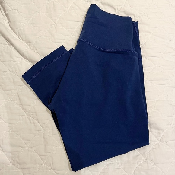 Lululemon Navy Wunder Under Crop (Hi-Rise) - Picture 5 of 7